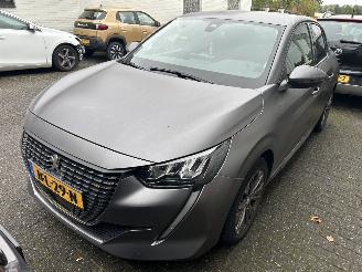 Damaged car Peugeot 208 1.2 PureTech  Automaat   ( gewrapt ) 2022/1