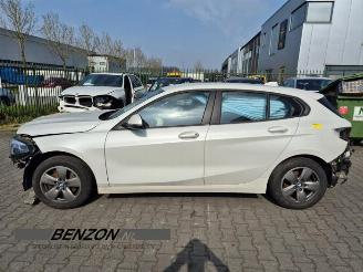 Vrakbiler auto BMW 1-serie 1 serie (F40), Hatchback, 2019 118i 1.5 TwinPower 12V 2021/3