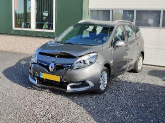 Damaged car Renault Grand-scenic 1.2 TCe 96kw  7 persoons Clima Navi Cruise 2014/3