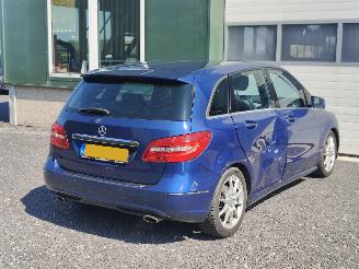 Mercedes B-klasse 180 Ambition Aut. Cruise Clima Navi picture 4