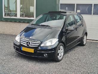Vaurioauto  passenger cars Mercedes A-klasse 160  Avantgarde Automaat Pano 2009/10