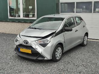 Unfallwagen Toyota Aygo 1.0 VVT-i  X-fun 2021/9