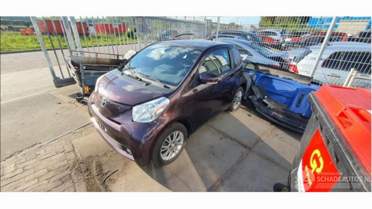 Toyota iQ 