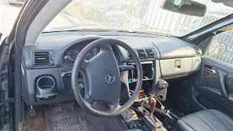 Mercedes ML ML I (163), SUV, 1998 / 2005 400 4.0 CDI V8 32V picture 5