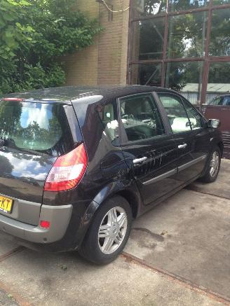Renault Scenic 2.0 16V picture 1