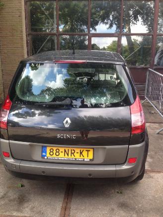 Renault Scenic 2.0 16V picture 2
