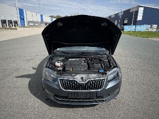 Skoda Superb 1.6 TDI KLIMA NAVI PANORAMA XENON picture 17