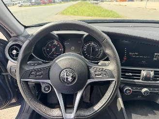Alfa Romeo Giulia SUPER 2.2 JTDM NAVI LEDER XENON VOLL picture 15