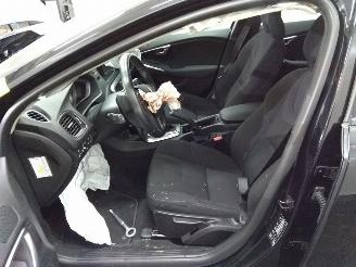 Volvo V-40  picture 2