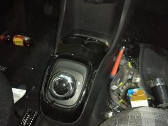 Peugeot 108  picture 13