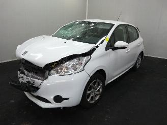 Peugeot 208  picture 8