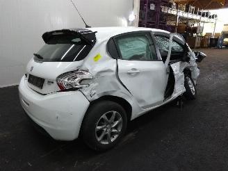 Peugeot 208  picture 11