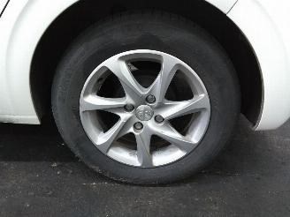 Peugeot 208  picture 19