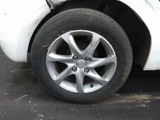 Peugeot 208  picture 13