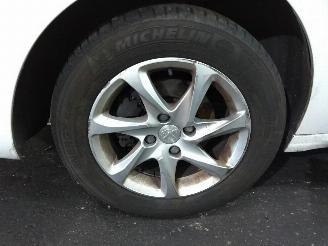 Peugeot 208  picture 12