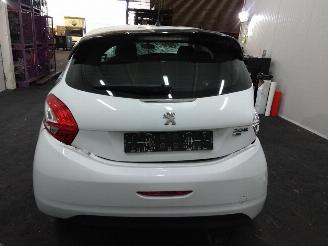 Peugeot 208  picture 4