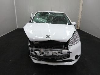 Peugeot 208  picture 2