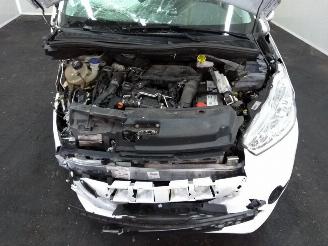 Peugeot 208  picture 16