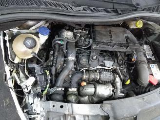 Peugeot 208  picture 14