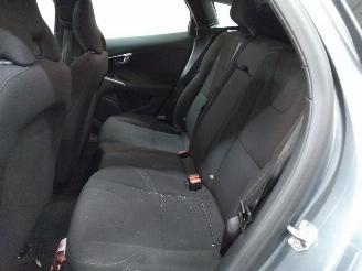 Volvo V-40  picture 8