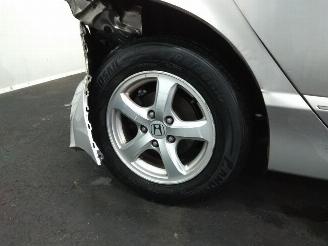 Honda Civic HYBRID picture 2