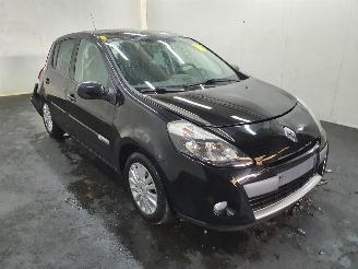 Salvage car Renault Clio Clio 3 1.2 TCe Collection 2012/6