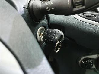 Ford Fiesta 1.25i Trend picture 12