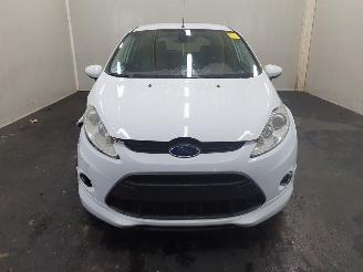 Ford Fiesta 1.4 Ghia picture 2