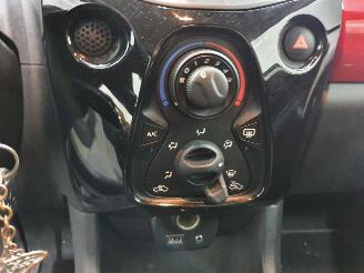 Peugeot 108 1.0 e-VTi Envy picture 20