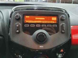 Peugeot 108 1.0 e-VTi Envy picture 17