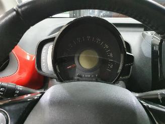 Peugeot 108 1.0 e-VTi Envy picture 22