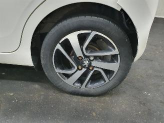 Peugeot 108 1.0 e-VTi Envy picture 31