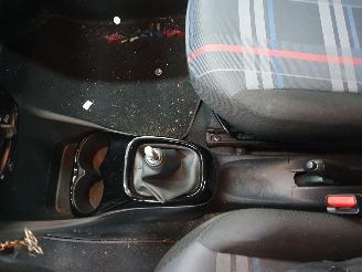 Peugeot 108 1.0 e-VTi Envy picture 8