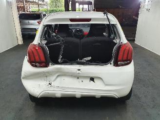 Peugeot 108 1.0 e-VTi Envy picture 5