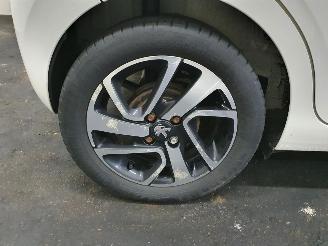 Peugeot 108 1.0 e-VTi Envy picture 26