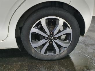 Citroën C1 1.0 VTi AirS Shine picture 12