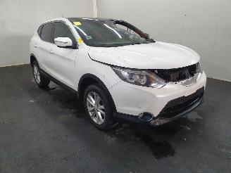 Damaged car Nissan Qashqai J11E 15dCi Connect Ed. 2014/1
