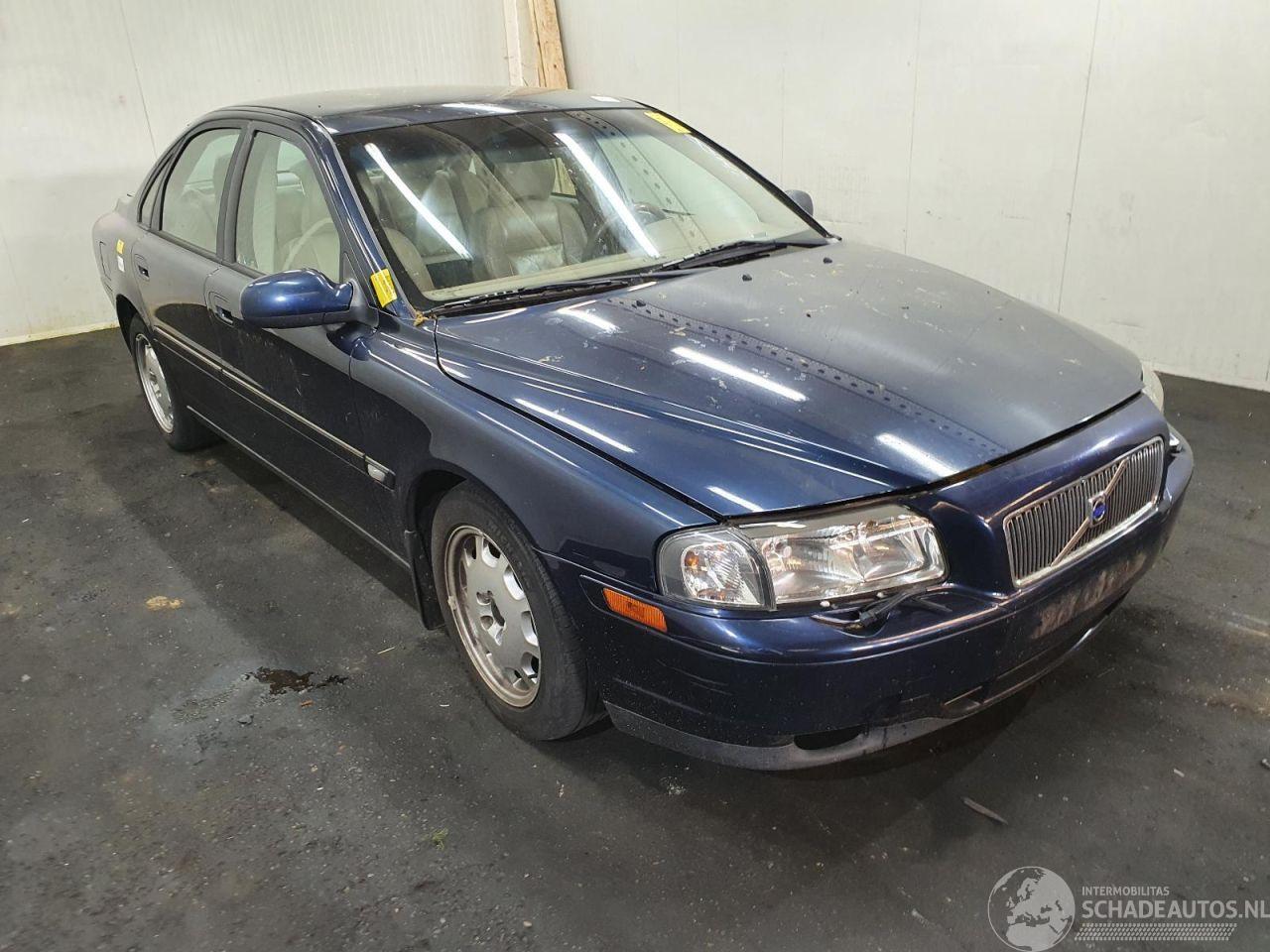 Volvo S-80 