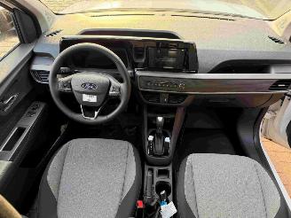 Ford Transit Courier Van Limited picture 2