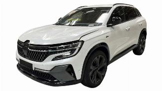 Salvage car Renault Austral TCE 160 E-tech 2023/11