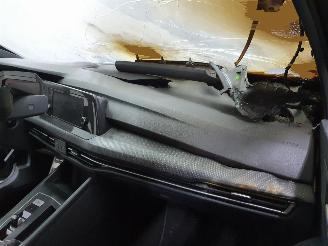 Volkswagen Golf CD1 eTFS R-Line Hybrid picture 23