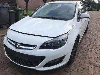 Salvage car Opel Astra  2014