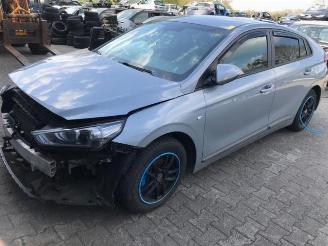 Coche siniestrado Hyundai Ioniq Ioniq, Liftback, 2016 / 2022 1.6 GDI 16V Hybrid 2018