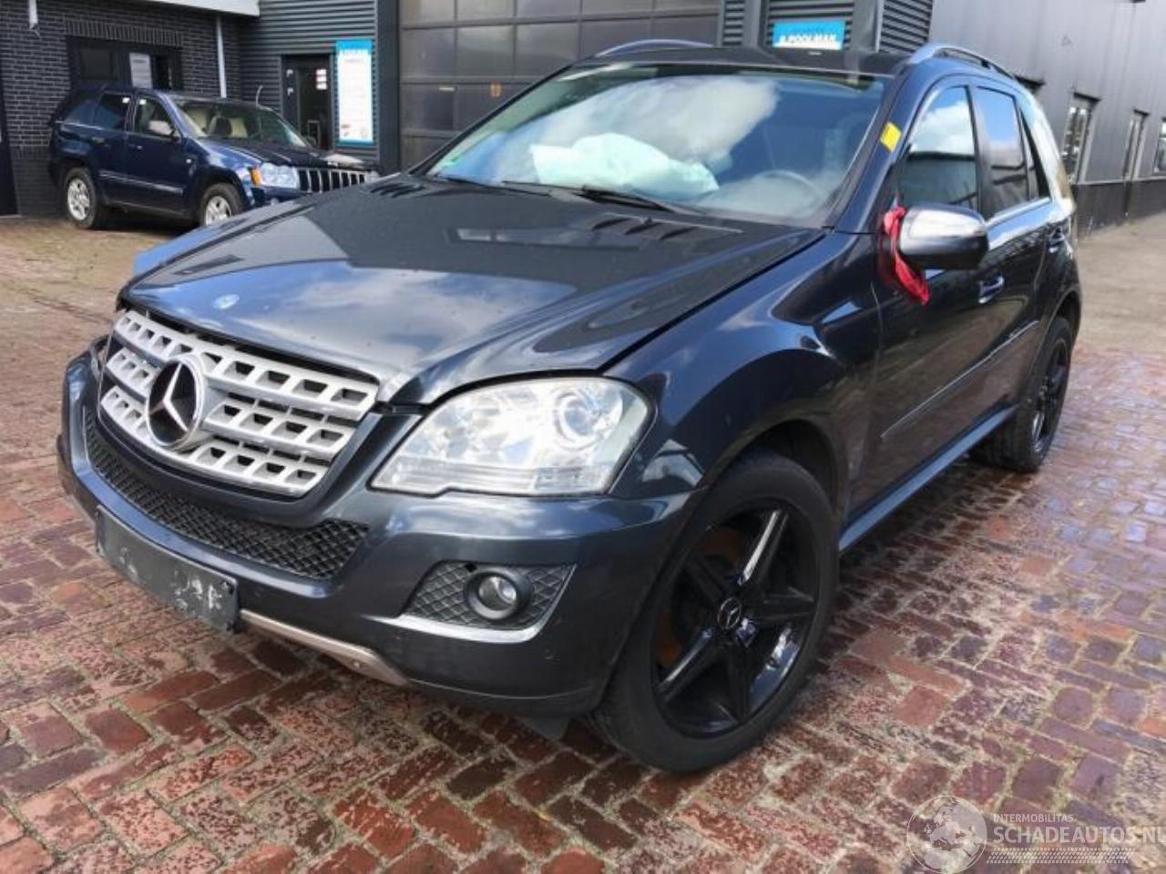Mercedes ML ML II (164/4JG), SUV, 2005 / 2011 4.0 ML-450 CDI 4-Matic V8 32V