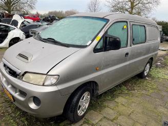 Coche siniestrado Hyundai H-200 H-1/H-200, Van, 1997 / 2008 2.5 CRDi Powervan 2000