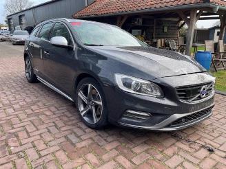 Damaged car Volvo V-60 V60 I (FW/GW), Combi, 2010 / 2018 2.4 D6 20V Plug-in Hybrid AWD 2015/1