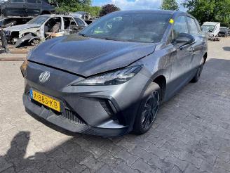 Coche siniestrado MG MG4 MG4 Electric, Hatchback, 2022 Comfort, Luxury 64 kWh 2023/11