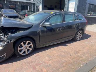 Vrakbiler auto Volvo V-60 V60 I (FW/GW), Combi, 2010 / 2018 2.0 D4 16V 2014