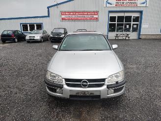 Opel Omega 2.5 Zilver 147 voor Onderdelen picture 2