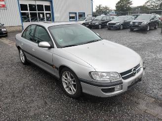 Opel Omega 2.5 Zilver 147 voor Onderdelen picture 3